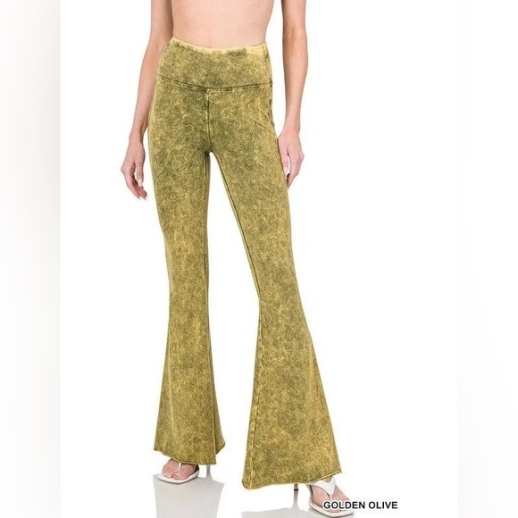 Zenana Outfitters Pants - NWOT Zenana Mineral Washed Flare Leggings